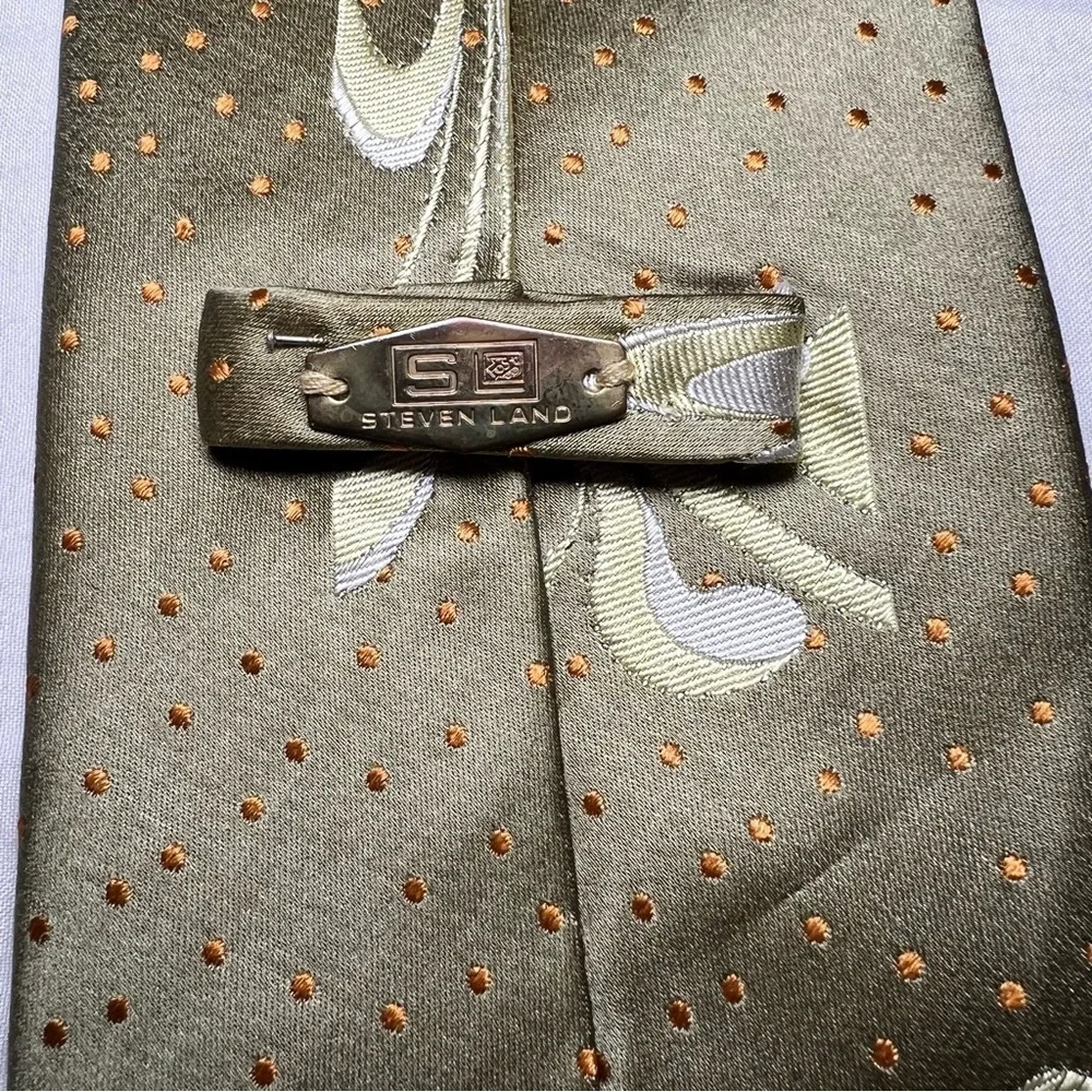 Vintage Steven Land Tie. Green, White and Gold